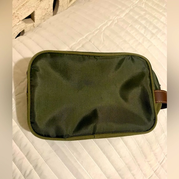 Men’s travel bag kit organizer in olive green - Picture 2 of 8